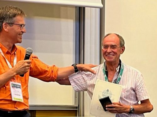 Nicolas Roux awarding Thierry Lescot with the ISHS award for convening the symposium